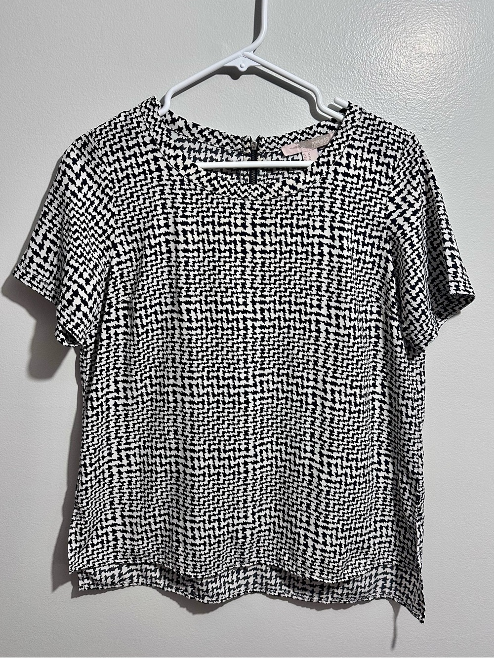 Forever 21 Black White Geometric Short Sleeve Top (670)